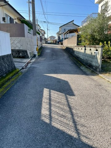 萩生　中古住宅の前面道路含む現地写真