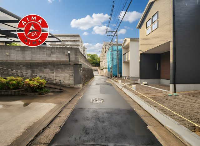 福岡市中央区笹丘1丁目第3-3棟（2号棟）の前面道路含む現地写真|前面道路は閑静な住宅地をはしる車通りの少ない道路。お車の出し入れが苦手なママや小さなお子様にも安心ですね。しっかり舗装もされているので、ベビーカーや自転車で通っても快適に通行できます。