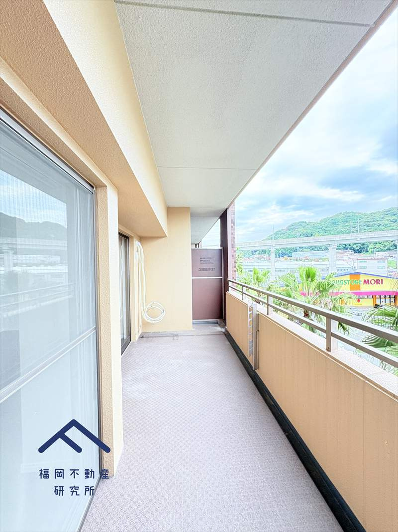 エバーライフパセオ博多南センターコートのバルコニー