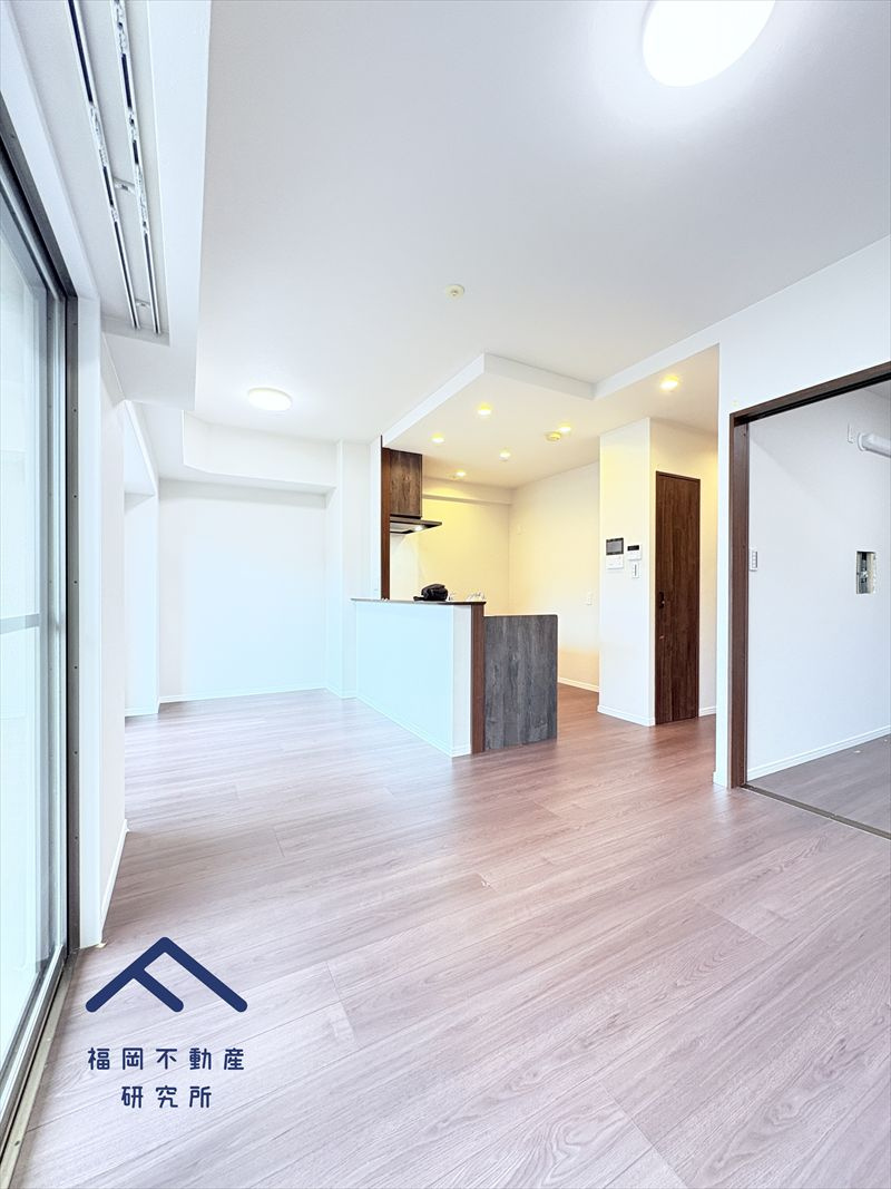 エバーライフパセオ博多南センターコートの居間・リビング