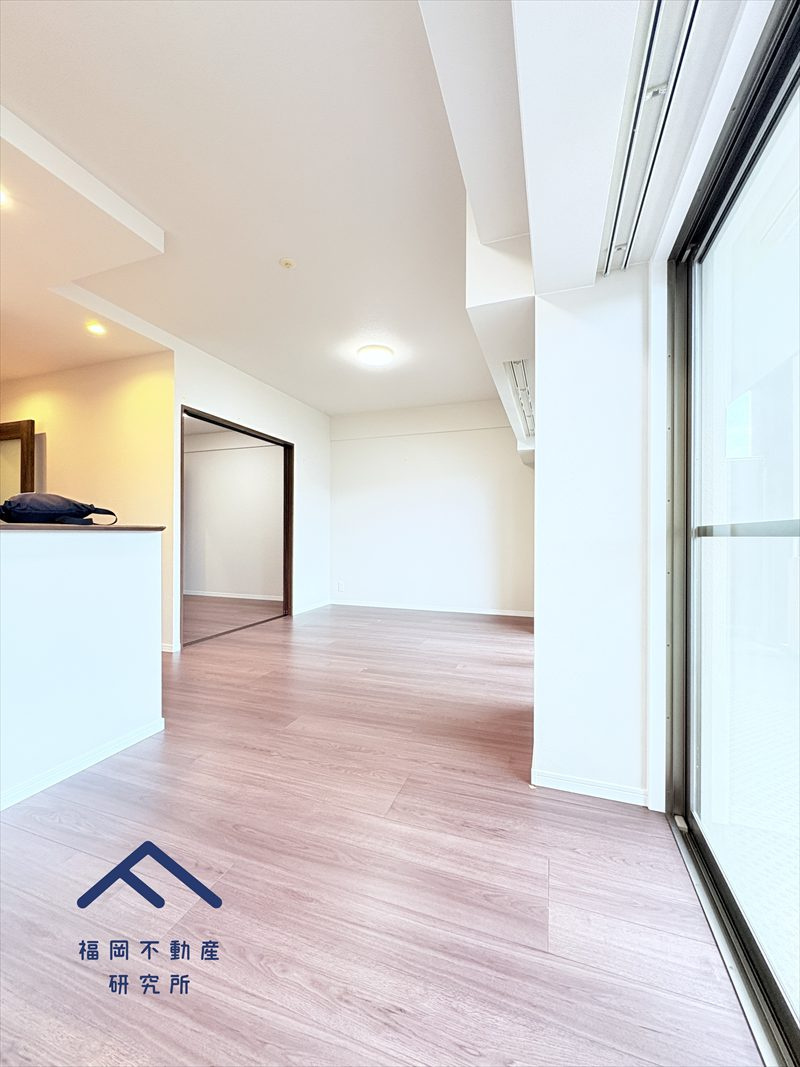 エバーライフパセオ博多南センターコートの居間・リビング