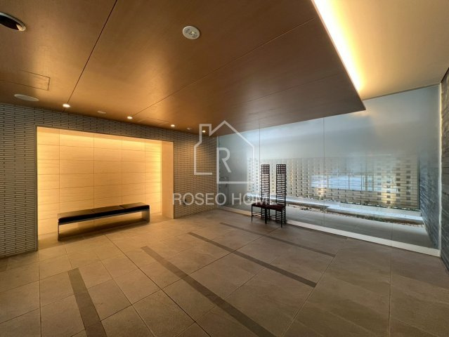 クレストコート靭公園のエントランス