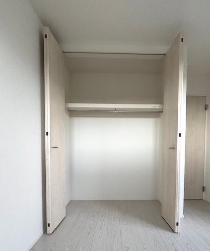 鳥栖市鎗田町2期　1号棟の内観：施工例|クローゼット