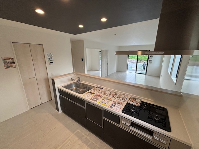 鳥栖市鎗田町2期　1号棟の内観：施工例|キッチン