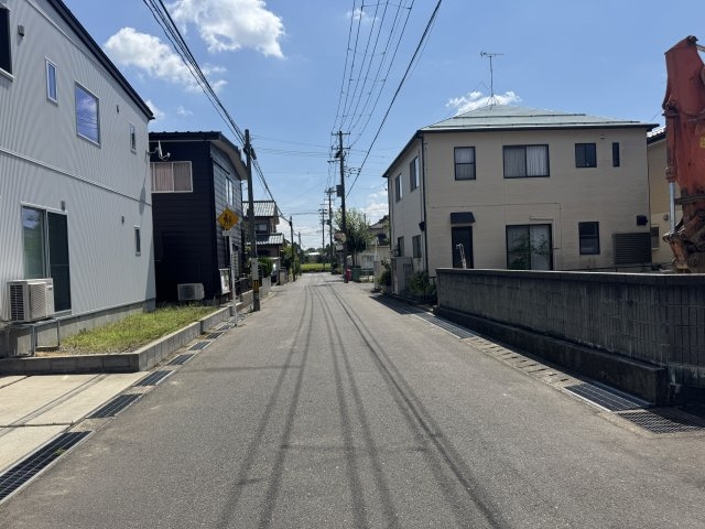 東区新岡山2丁目　中古戸建の前面道路含む現地写真
