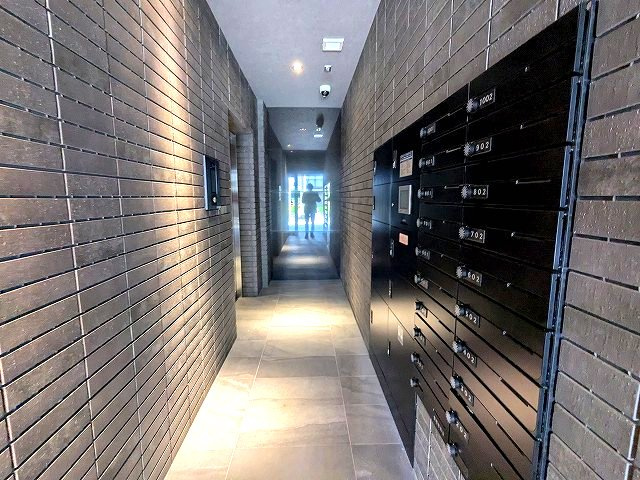 S-RESIDENCE ASAKUSA ディバースのセキュリティ|瀟洒なエントランス、モニター付オートロックセキュリティ、防犯カメラ、メールBOXと宅配BOXです