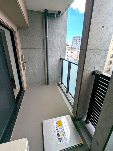 S-RESIDENCE ASAKUSA ディバースの設備|802号室のリビング隣4.5帖洋室のバルコニー、上層階は日当り眺望良好です