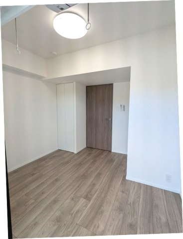 S-RESIDENCE ASAKUSA ディバースの設備|リビングと独立した5.6帖洋室、バルコニー・照明・クローゼット・取外し可能な室内物干し設備付き、2号室の上層階からはバルコニーからスカイツリー隅田川花火見えます