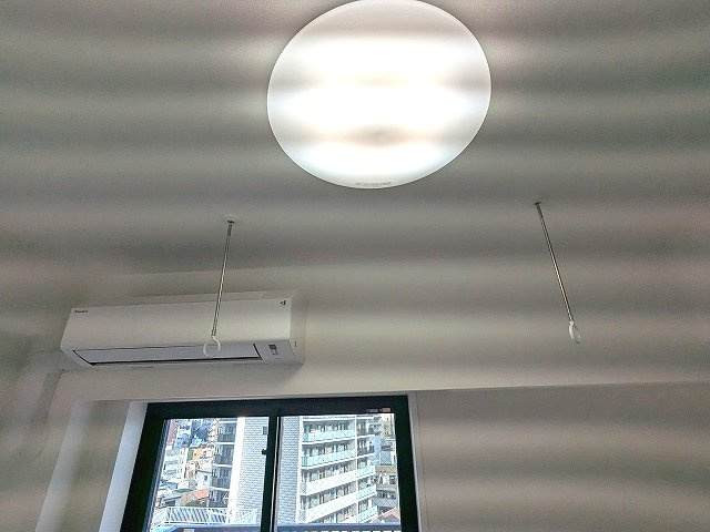 S-RESIDENCE ASAKUSA ディバースの設備|リビングと独立した5.6帖洋室の取外し可能な室内物干し設備です