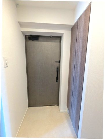 S-RESIDENCE ASAKUSA ディバースの設備|ディンプルキーのダブルロックセキュリティです、人感センサー付玄関ライト