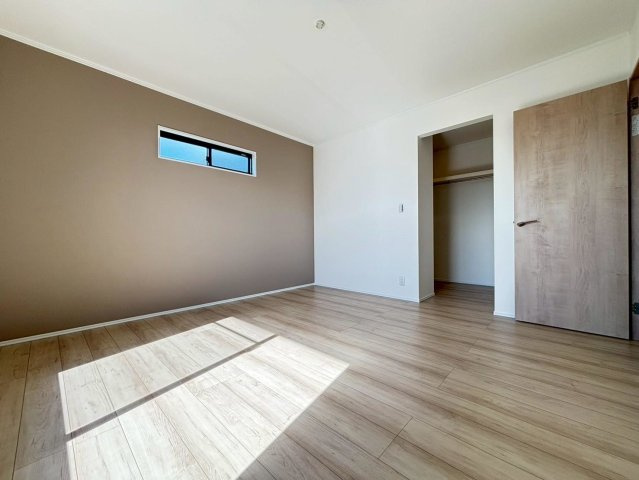 ダイマルタウン　瑞穂市古橋第22　全３区画分譲の寝室|全居室に大型収納を設置。高性能な断熱材で丸ごと覆った高気密・高断熱の家で、夏も冬も快適に過ごせます。