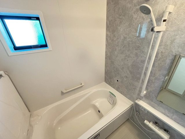 ダイマルタウン　瑞穂市古橋第22　全３区画分譲の浴室|高断熱浴槽の為、４時間後も湯温低下約2.3度と暖かさを保ちます。暖房乾燥機もあり快適に入浴できます。