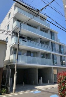 【外観】 | 鉄筋コンクリート造のがっちりとした建物。