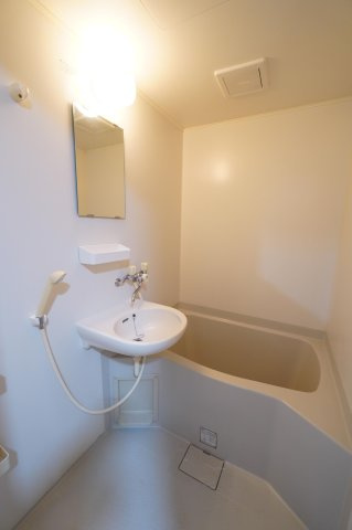 エミナンス福大前の浴室