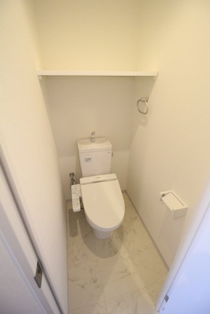 豊島区南長崎５丁目の賃貸マンションのトイレ