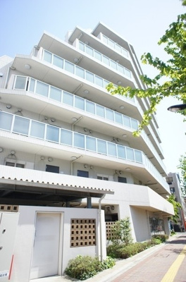 【外観】 | ドゥーエ東高円寺 | 鉄筋コンクリート造のがっちりとした建物。