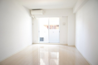 【居間・リビング】 | ドゥーエ東高円寺 | 明るい洋室！