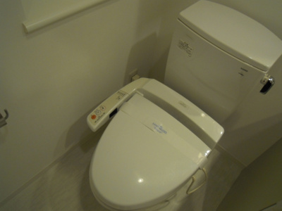 【トイレ】 | ドゥーエ東高円寺 | 温水洗浄便座。