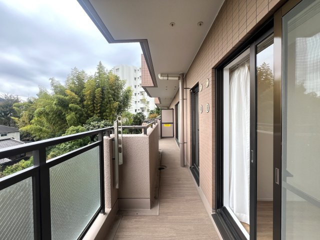 変わった間取りからコンニチハ！【ナイスパークステージ東戸塚】のバルコニー|お洗濯にも便利なバルコニー付き