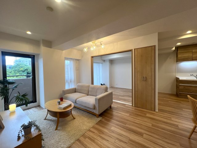 変わった間取りからコンニチハ！【ナイスパークステージ東戸塚】の居間・リビング|リビングです