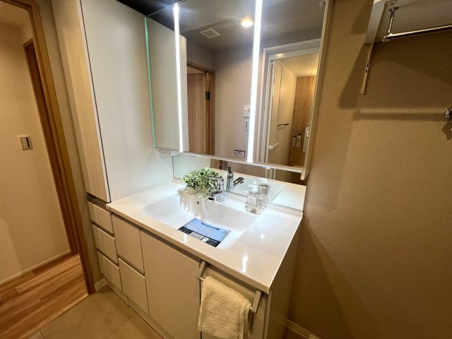 変わった間取りからコンニチハ！【ナイスパークステージ東戸塚】の独立洗面台|独立洗面台、朝の身支度には欠かせません