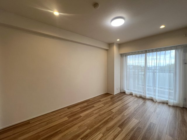 変わった間取りからコンニチハ！【ナイスパークステージ東戸塚】の洋室|使い勝手のいい洋室です