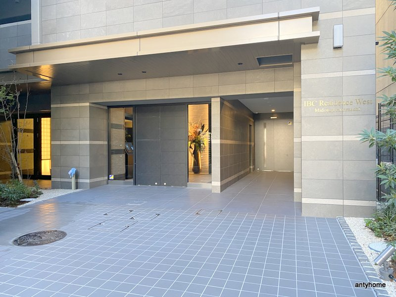 IBC Residence West　仲介手数料無料のエントランス