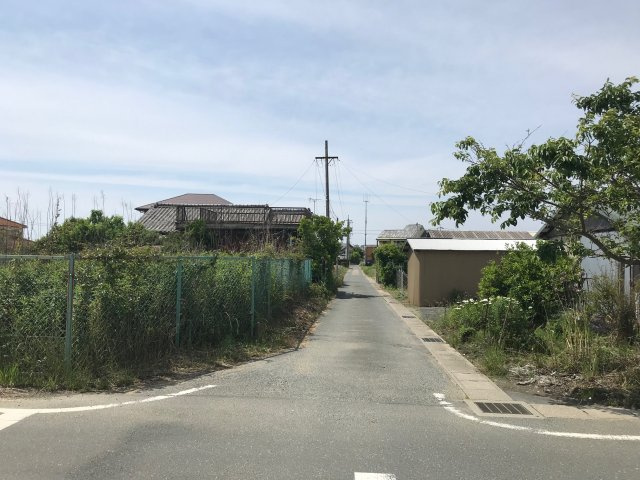 売地　豊橋市杉山町字天津前の前面道路含む現地写真