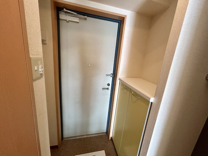 KM・スプリングスの玄関