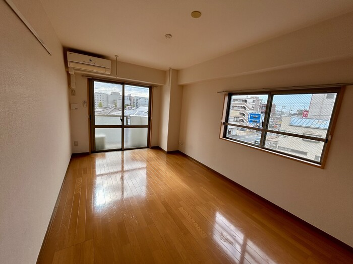 KM・スプリングスの居間・リビング