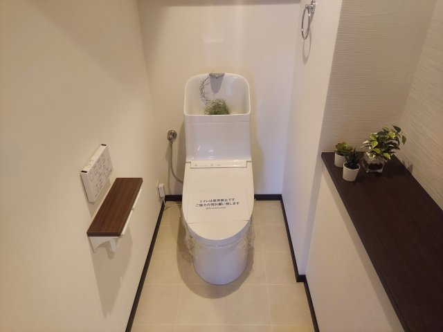 ラ・ビスタ宝塚ウエストウイング三番館のトイレ|温水洗浄便座付き