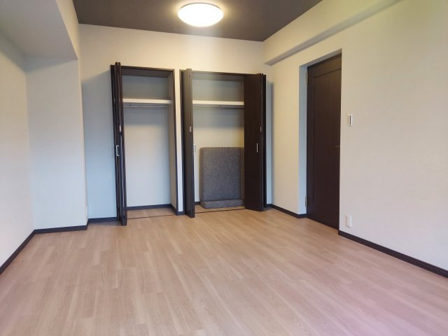 ラ・ビスタ宝塚ウエストウイング三番館の洋室|洋室約10.9帖