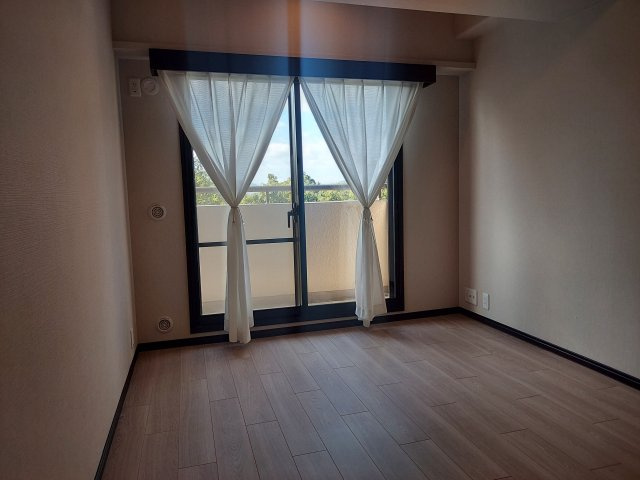 ラ・ビスタ宝塚ウエストウイング三番館の洋室|洋室約5.6帖