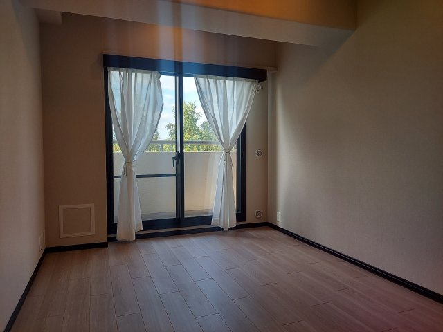 ラ・ビスタ宝塚ウエストウイング三番館の洋室|洋室約6.7帖