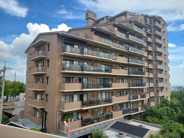 ラ・ビスタ宝塚ウエストウイング三番館の外観