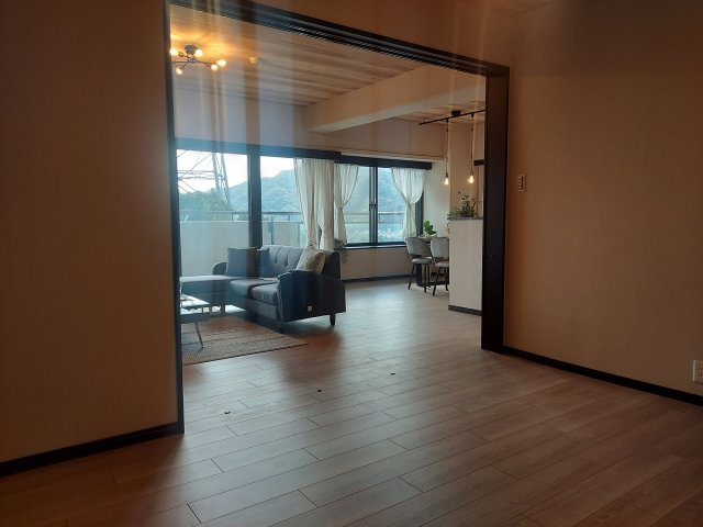 ラ・ビスタ宝塚ウエストウイング三番館の洋室|洋室約7.9帖