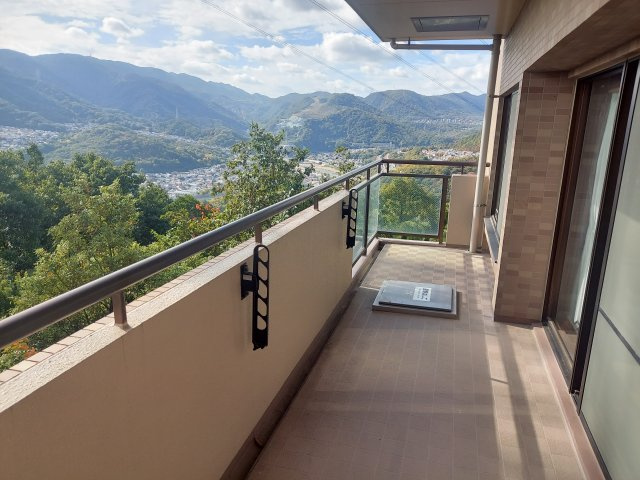 ラ・ビスタ宝塚ウエストウイング三番館のバルコニー|南側バルコニー