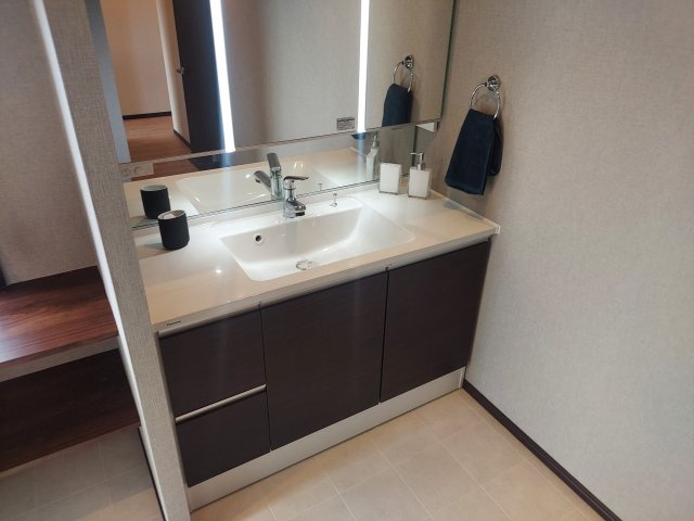 ラ・ビスタ宝塚ウエストウイング三番館の独立洗面台|洗面化粧台