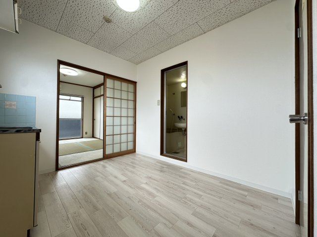 グランドハイツカワハラの洋室