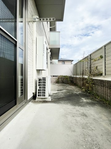 プロヌーブ沖洲　Ⅲ番館の庭