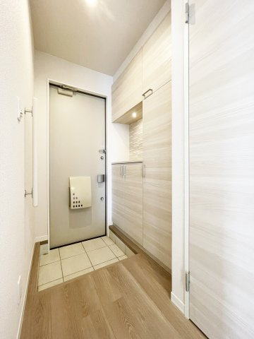 プロヌーブ沖洲　Ⅲ番館の玄関