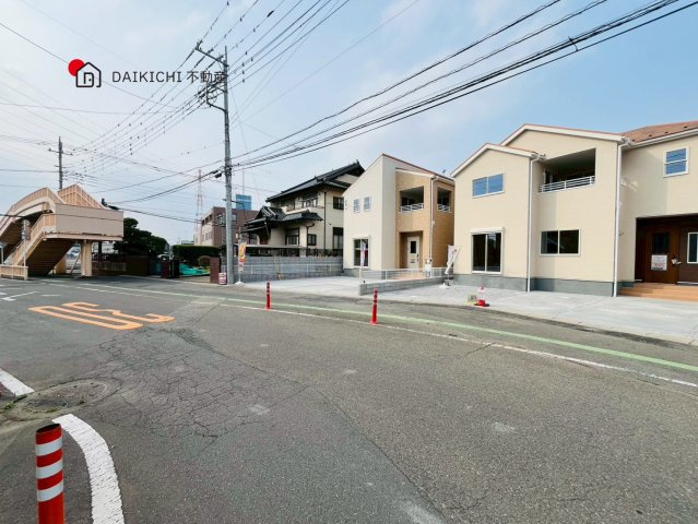 【前面道路含む現地写真】 | 鴻巣市鴻巣第2　新築戸建　全3棟　2号棟