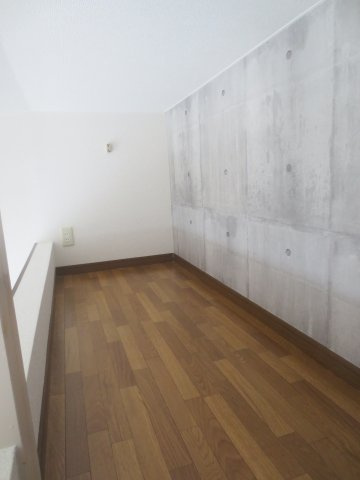 ひたちなか市大字高場のアパートの内装|ロフトの写真です。