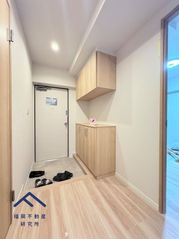 天神ロイアルハイツの玄関