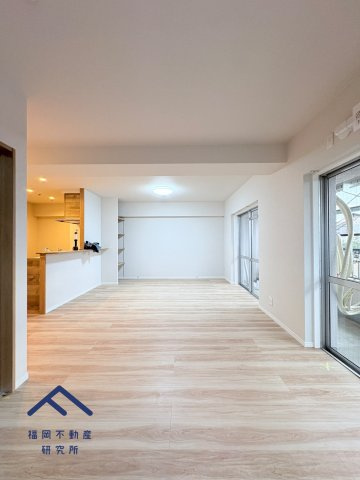 天神ロイアルハイツの居間・リビング