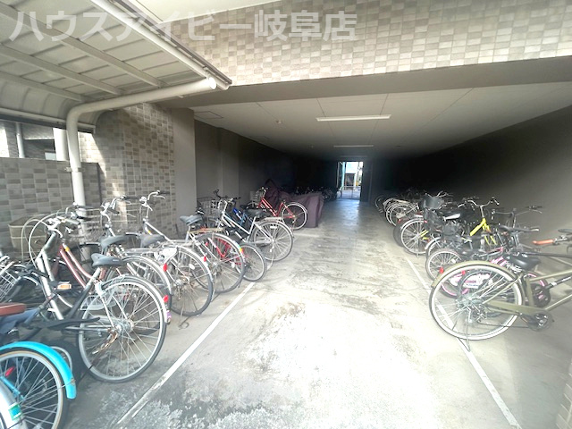 【駐輪場】の画像