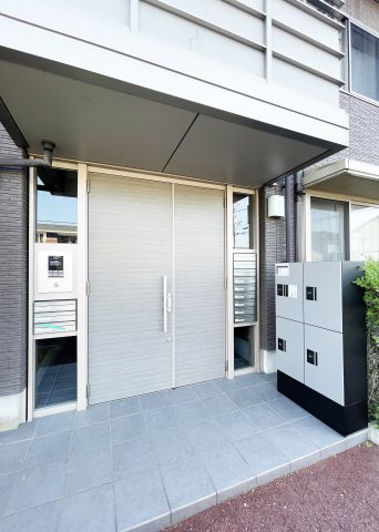 ローレルＲのエントランス