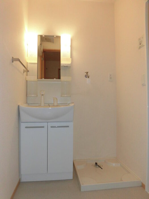 サンライズ御井の洗面所|明るい洗面所です★