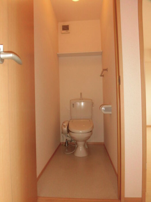 サンライズ御井のトイレ|嬉しい温水洗浄便座付き♪