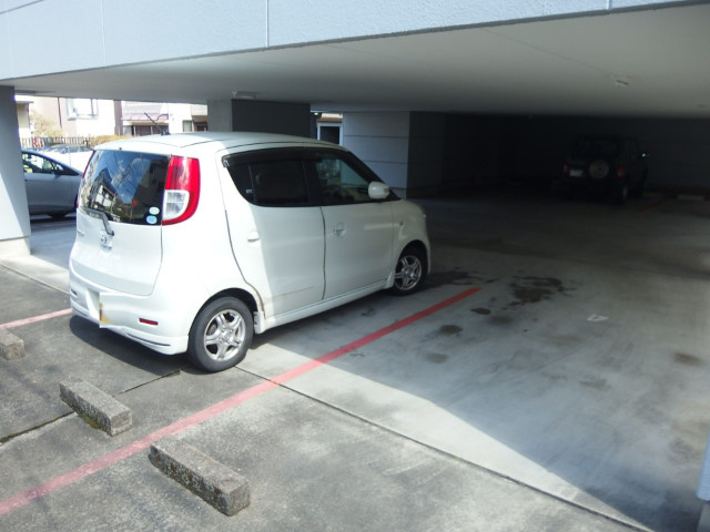 ハイム東岡崎の駐車場